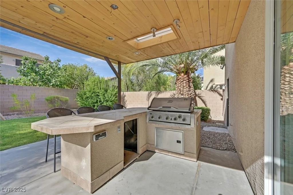 9044 Blue Raven, Las Vegas, NV 89143