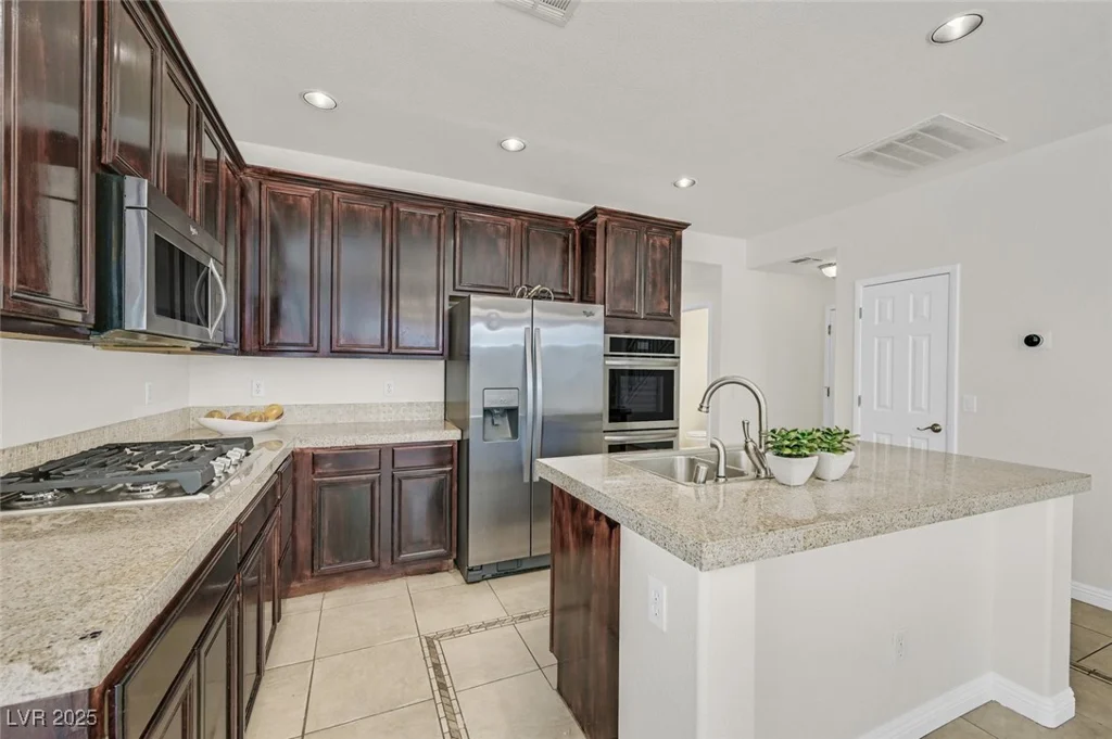 9044 Blue Raven, Las Vegas, NV 89143