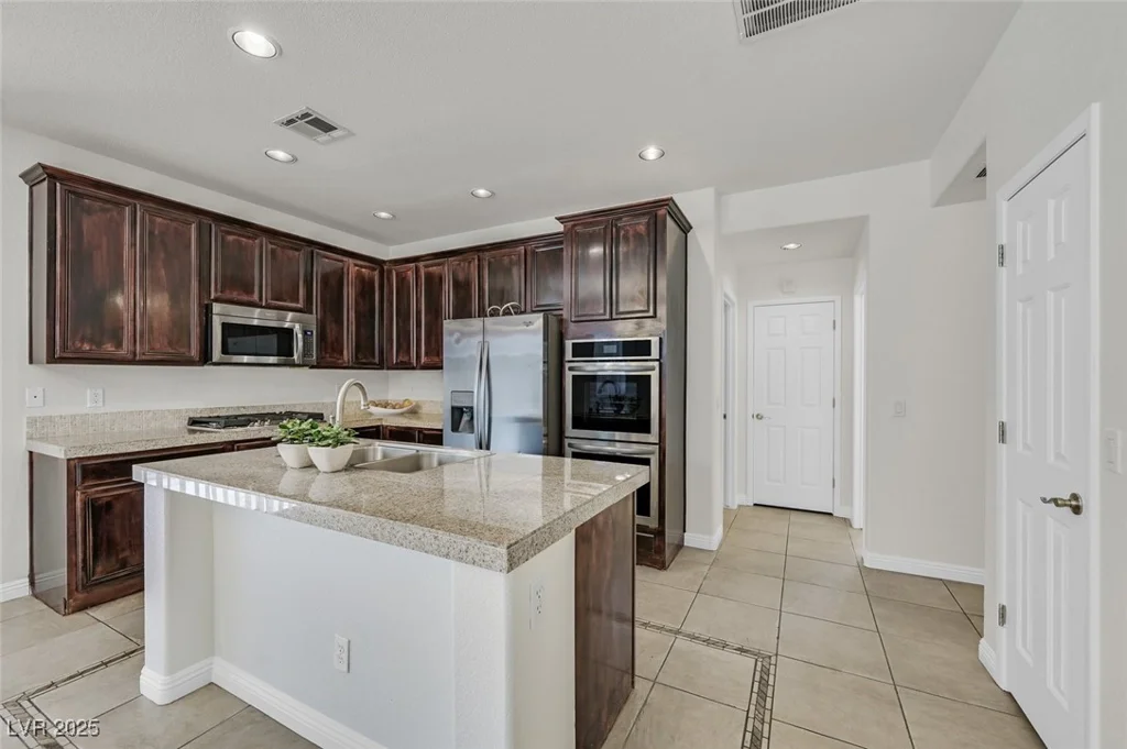 9044 Blue Raven, Las Vegas, NV 89143