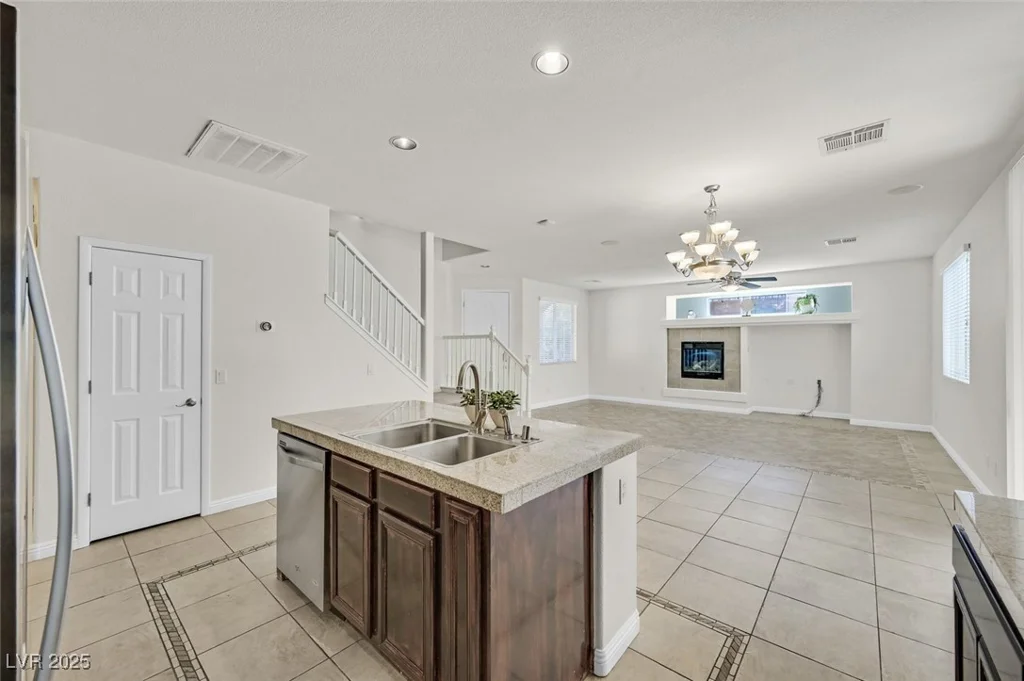 9044 Blue Raven, Las Vegas, NV 89143