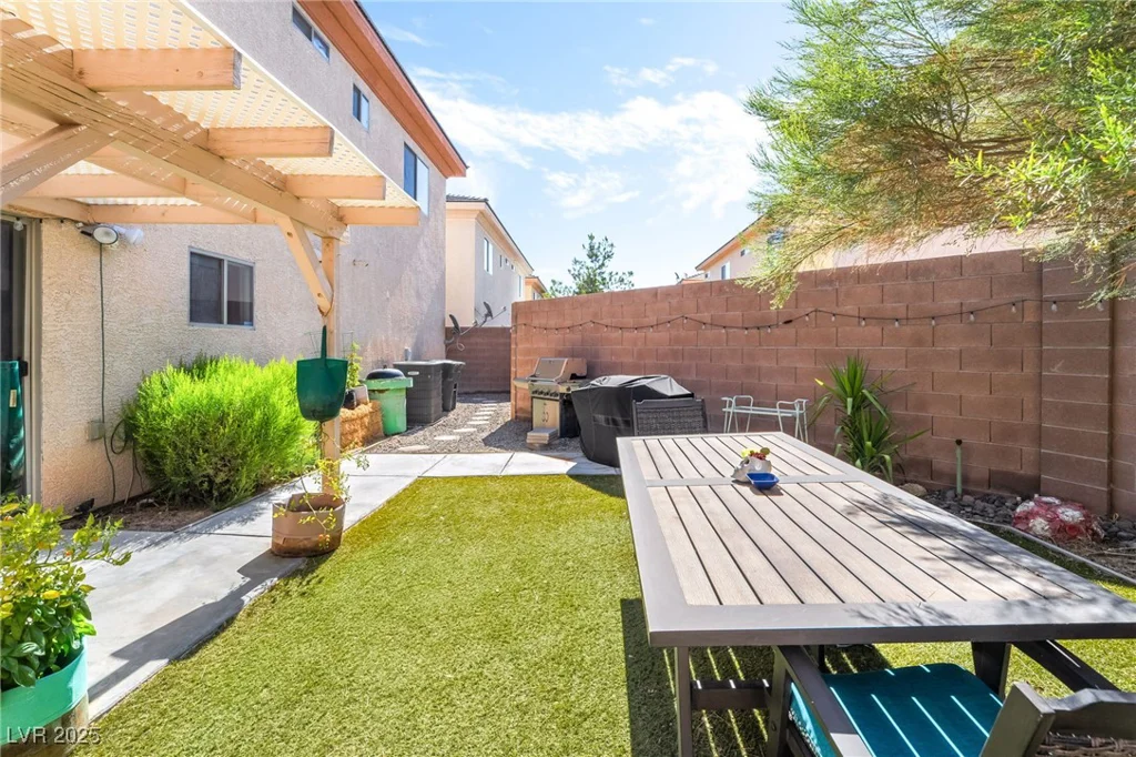 135 Manor House, Las Vegas, NV 89123