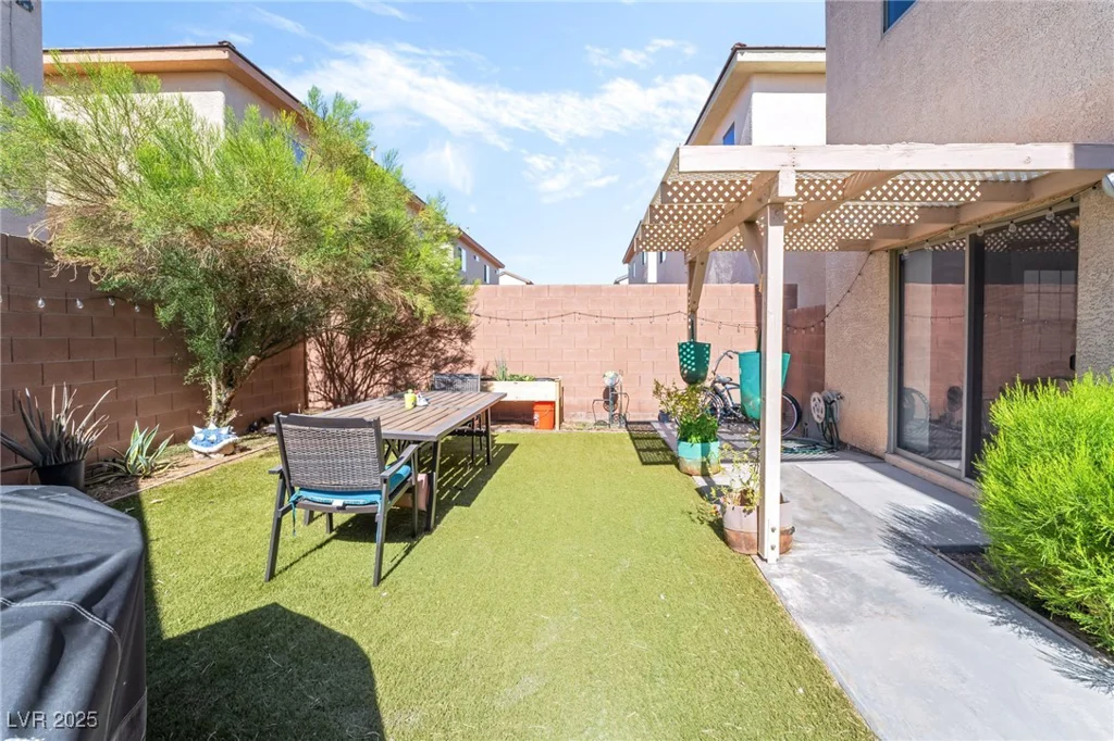 135 Manor House, Las Vegas, NV 89123