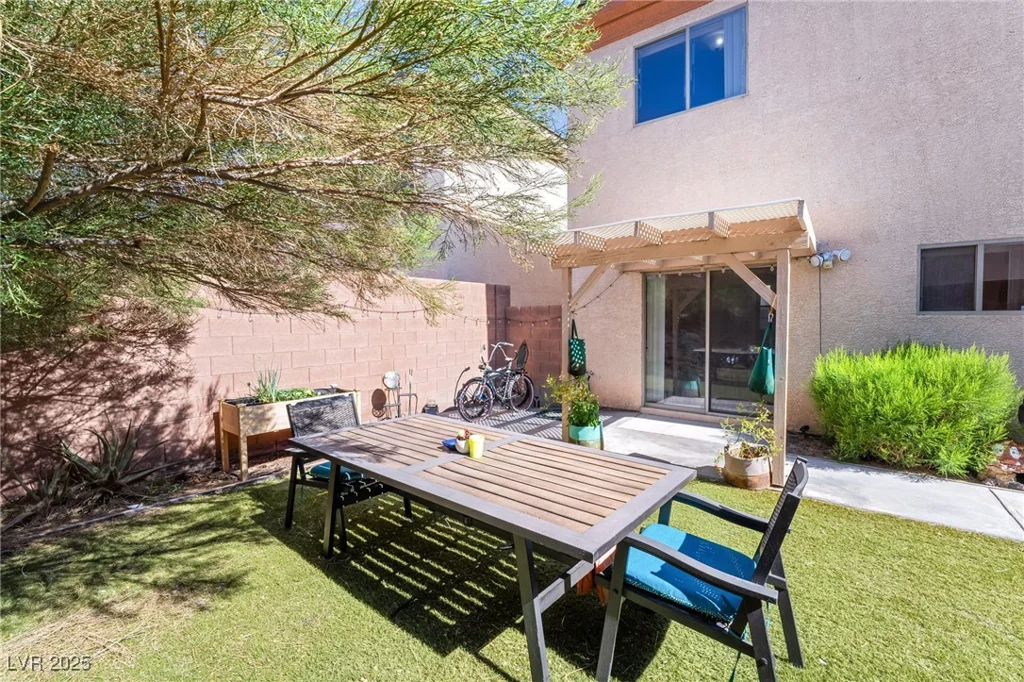 135 Manor House, Las Vegas, NV 89123