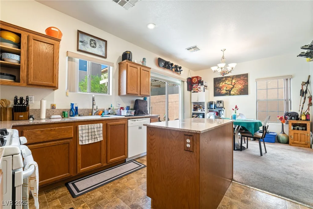135 Manor House, Las Vegas, NV 89123