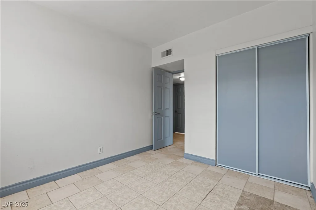 3684 Hawaii, Las Vegas, NV 89104