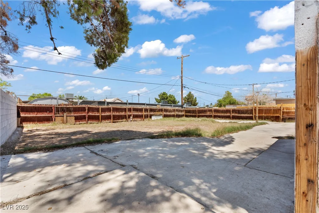 3684 Hawaii, Las Vegas, NV 89104