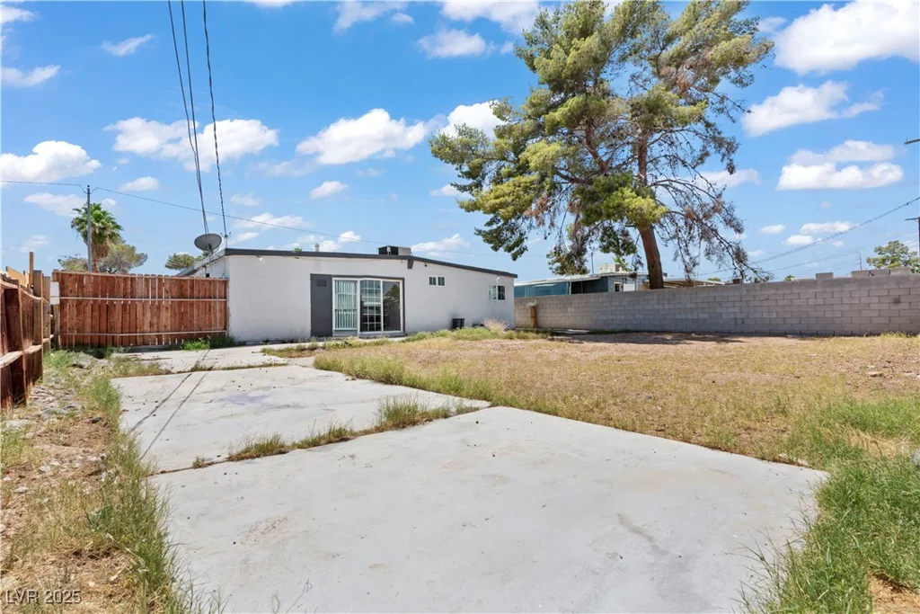 3684 Hawaii, Las Vegas, NV 89104
