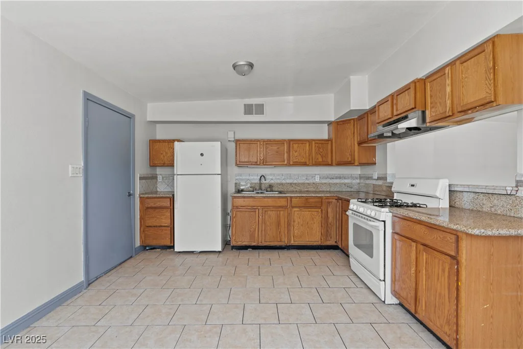 3684 Hawaii, Las Vegas, NV 89104