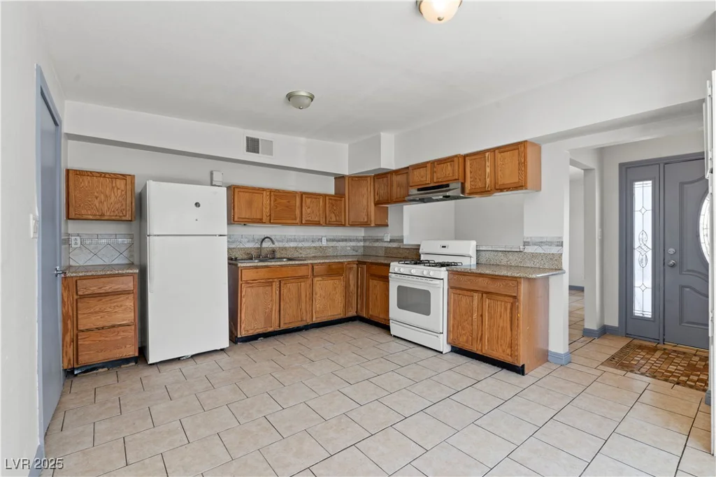 3684 Hawaii, Las Vegas, NV 89104