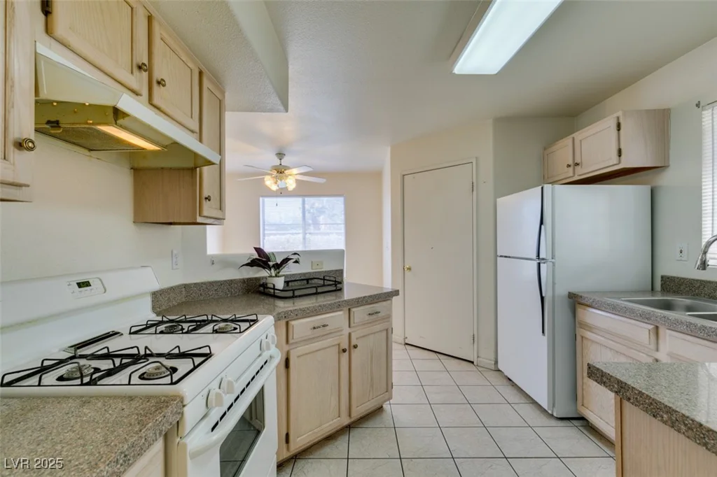 698 Racetrack, Henderson, NV 89015
