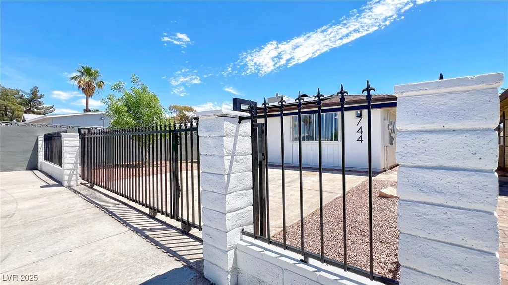 744 Hubbard, Las Vegas, NV 89110