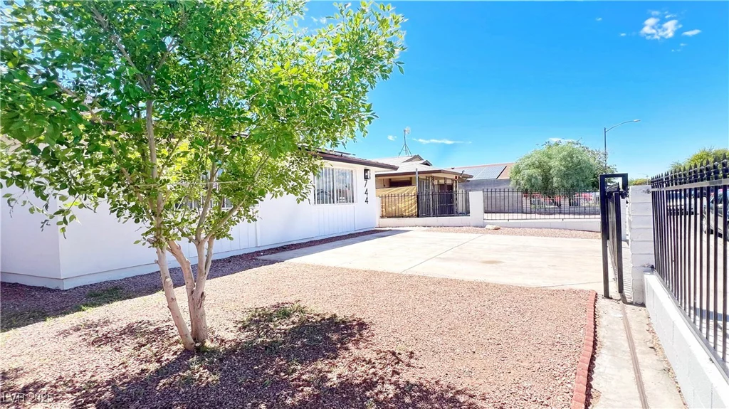 744 Hubbard, Las Vegas, NV 89110
