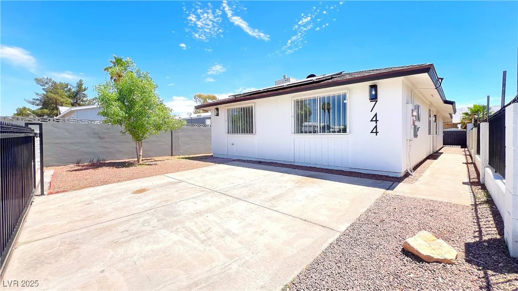 744 Hubbard, Las Vegas, NV 89110