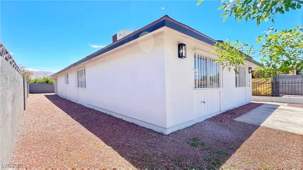 744 Hubbard, Las Vegas, NV 89110