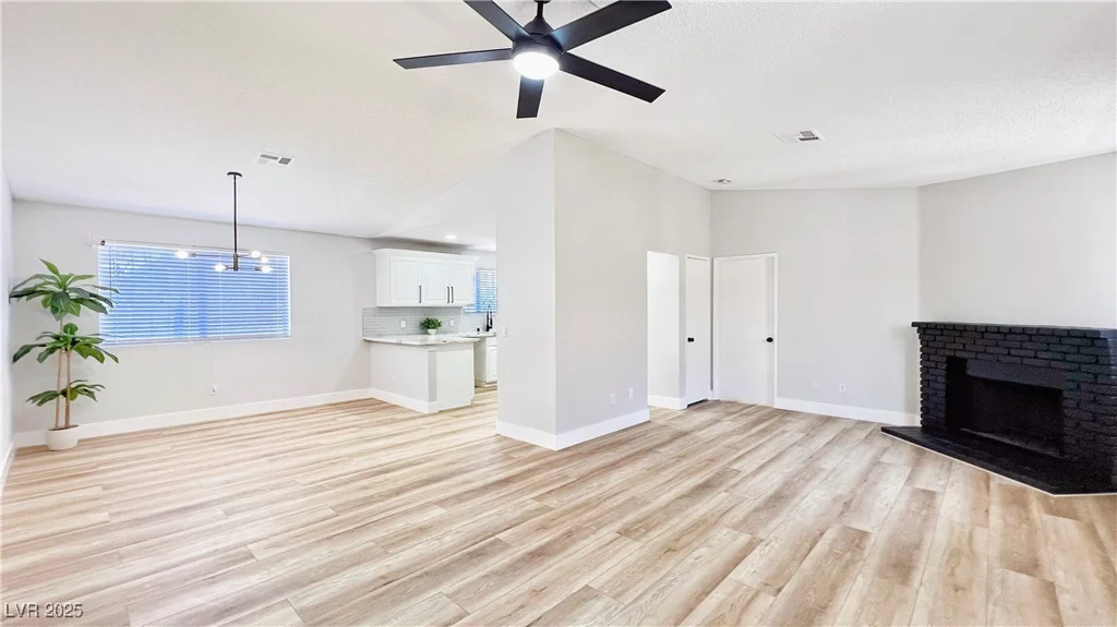 744 Hubbard, Las Vegas, NV 89110
