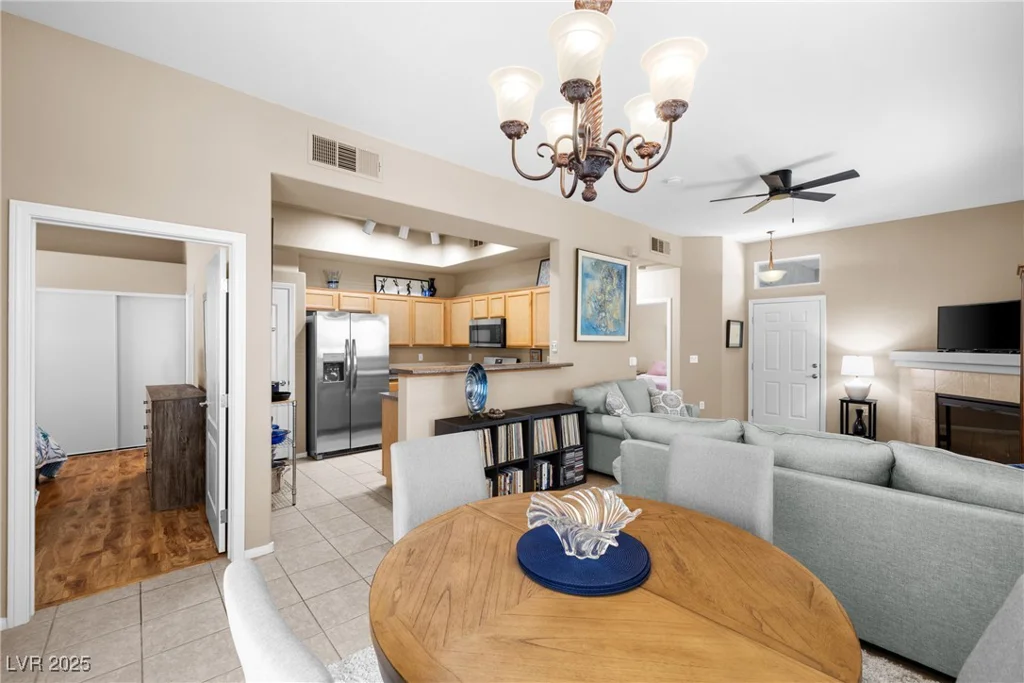 3451 Desert Cliff, Las Vegas, NV 89129