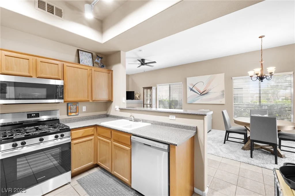 3451 Desert Cliff, Las Vegas, NV 89129
