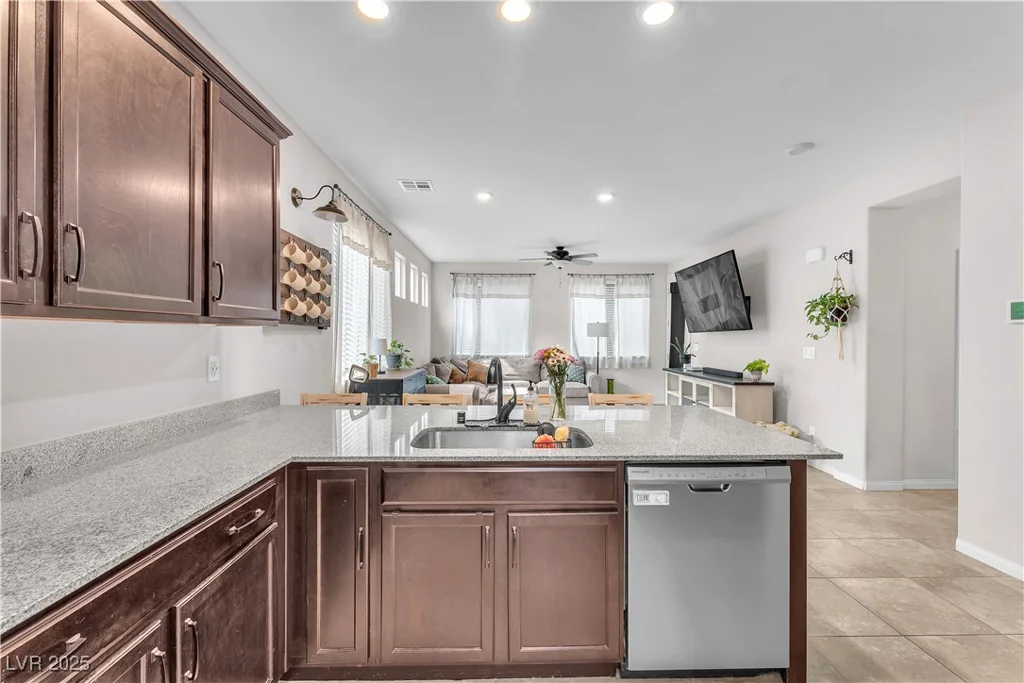 4332 Stardusk Falls, North Las Vegas, NV 89084