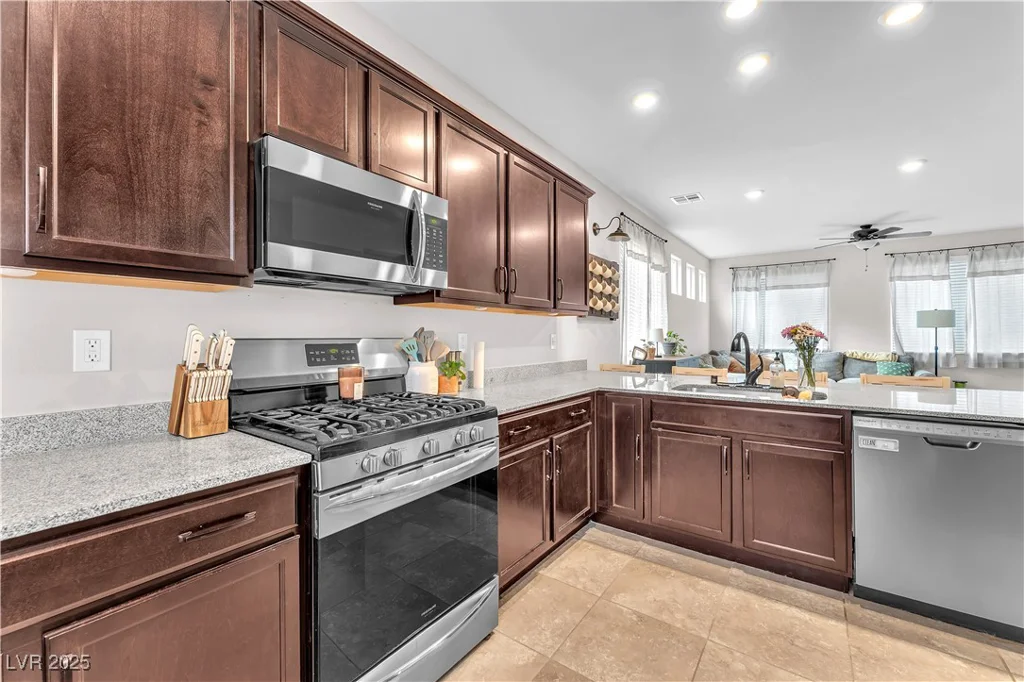 4332 Stardusk Falls, North Las Vegas, NV 89084