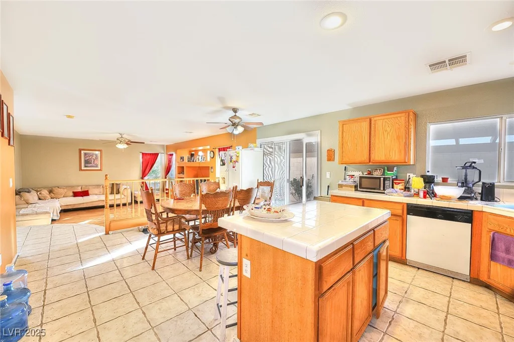 9879 Jazzy June, Las Vegas, NV 89183