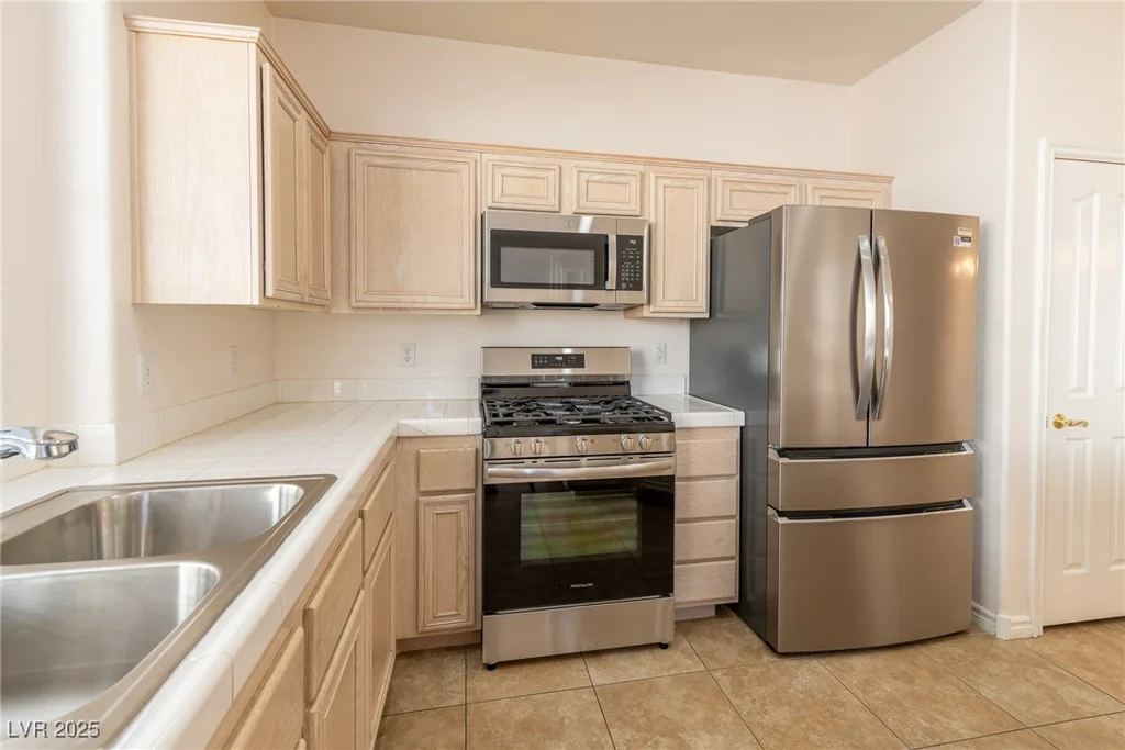 1012 Collingtree, Las Vegas, NV 89145