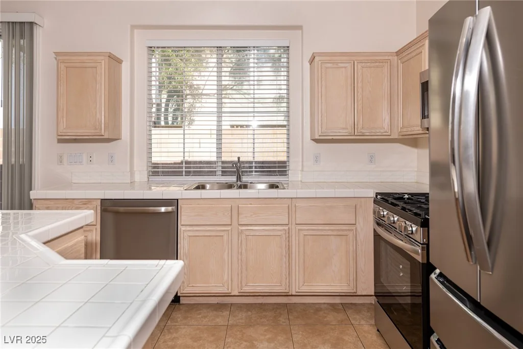 1012 Collingtree, Las Vegas, NV 89145