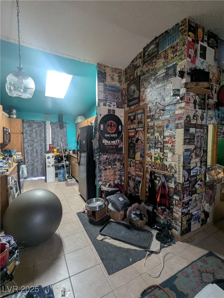 4238 Rollingstone, Las Vegas, NV 89103
