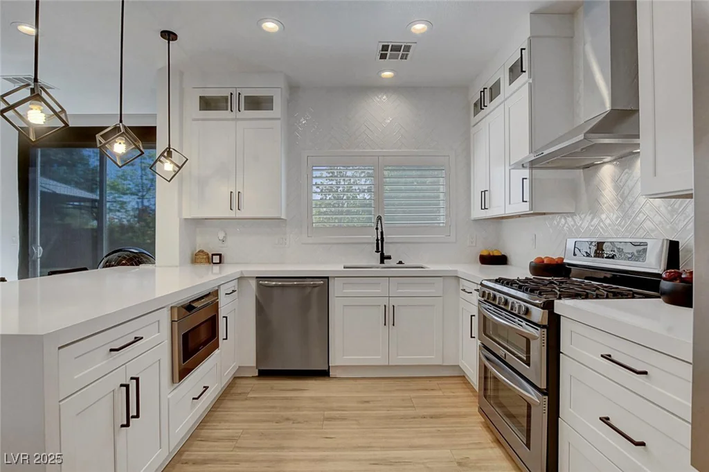 3310 Hillside Garden, Las Vegas, NV 89135