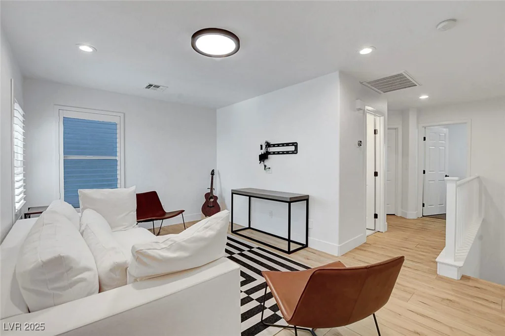3310 Hillside Garden, Las Vegas, NV 89135