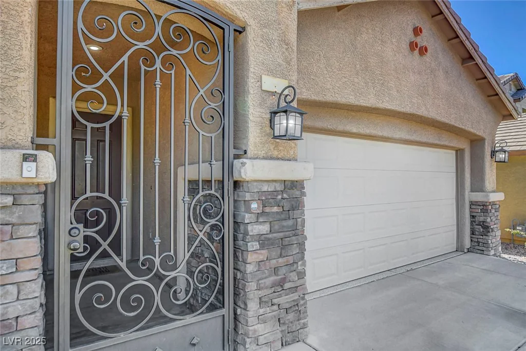3310 Hillside Garden, Las Vegas, NV 89135