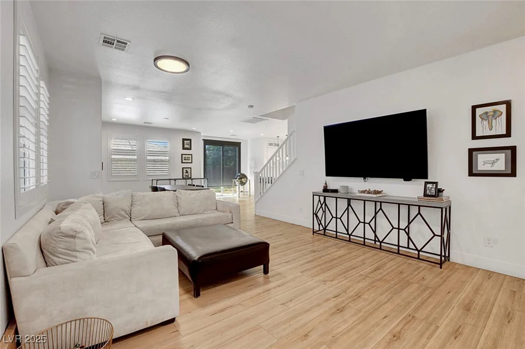 3310 Hillside Garden, Las Vegas, NV 89135