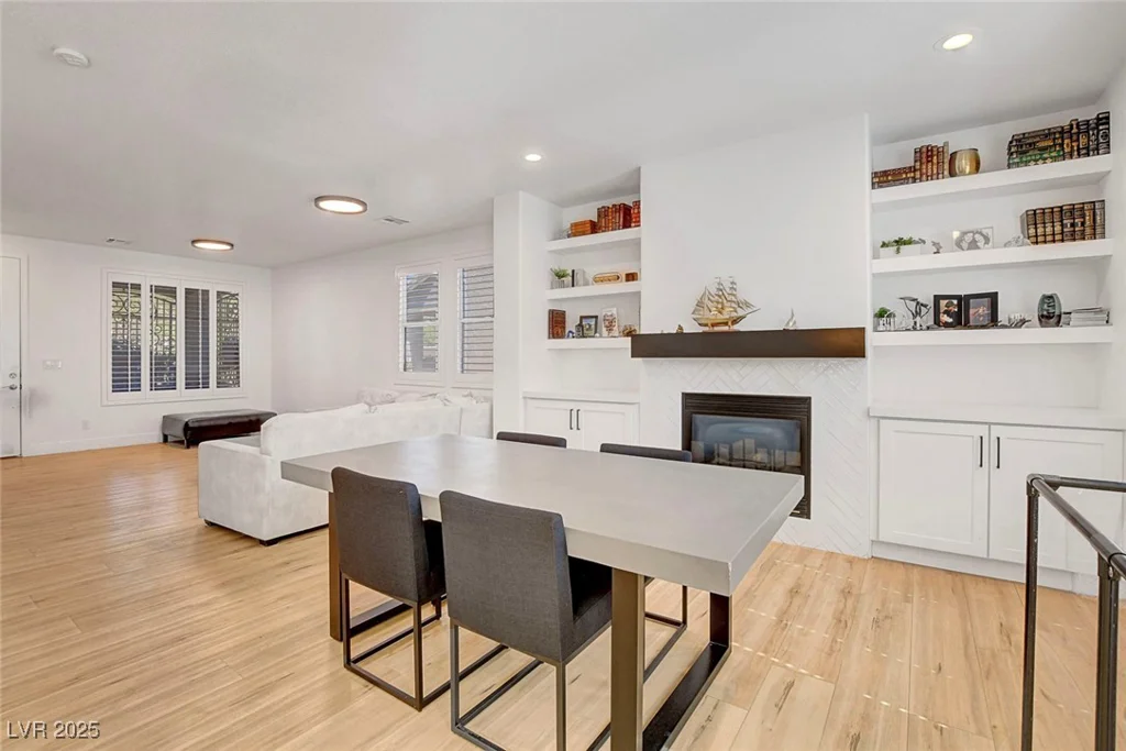 3310 Hillside Garden, Las Vegas, NV 89135