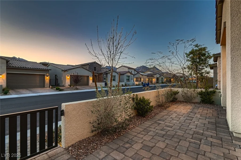 182 Robledo, Las Vegas, NV 89138