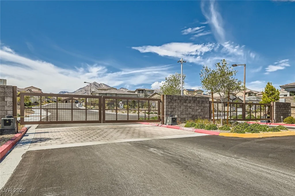 182 Robledo, Las Vegas, NV 89138
