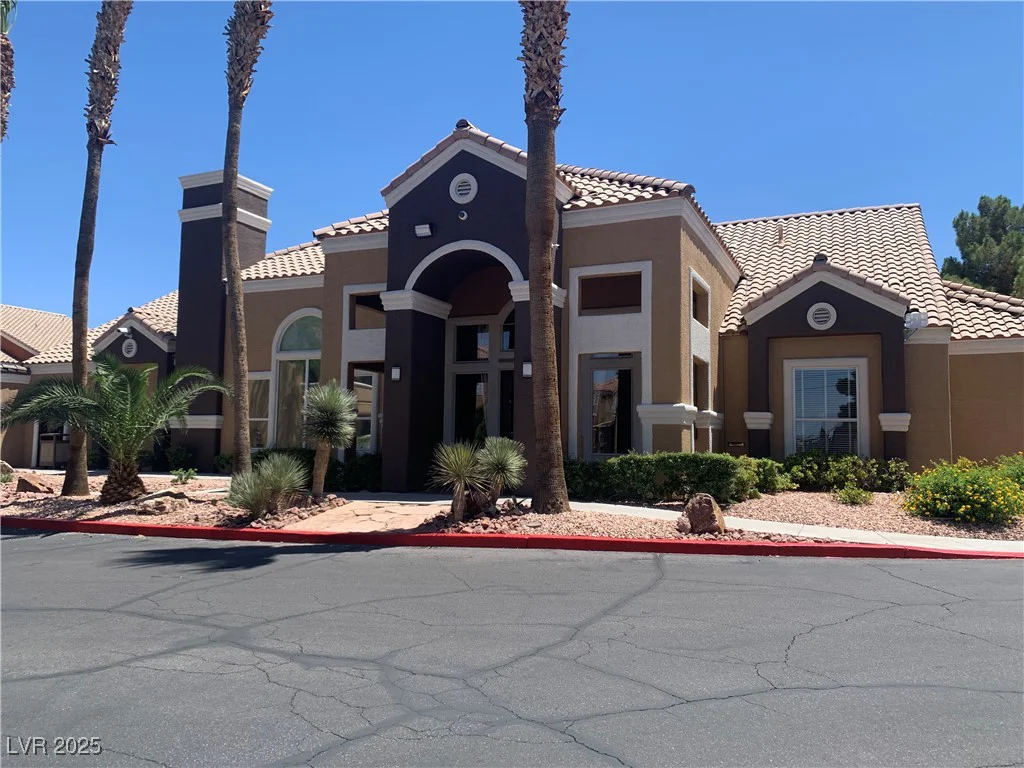 8101 Flamingo, Las Vegas, NV 89147
