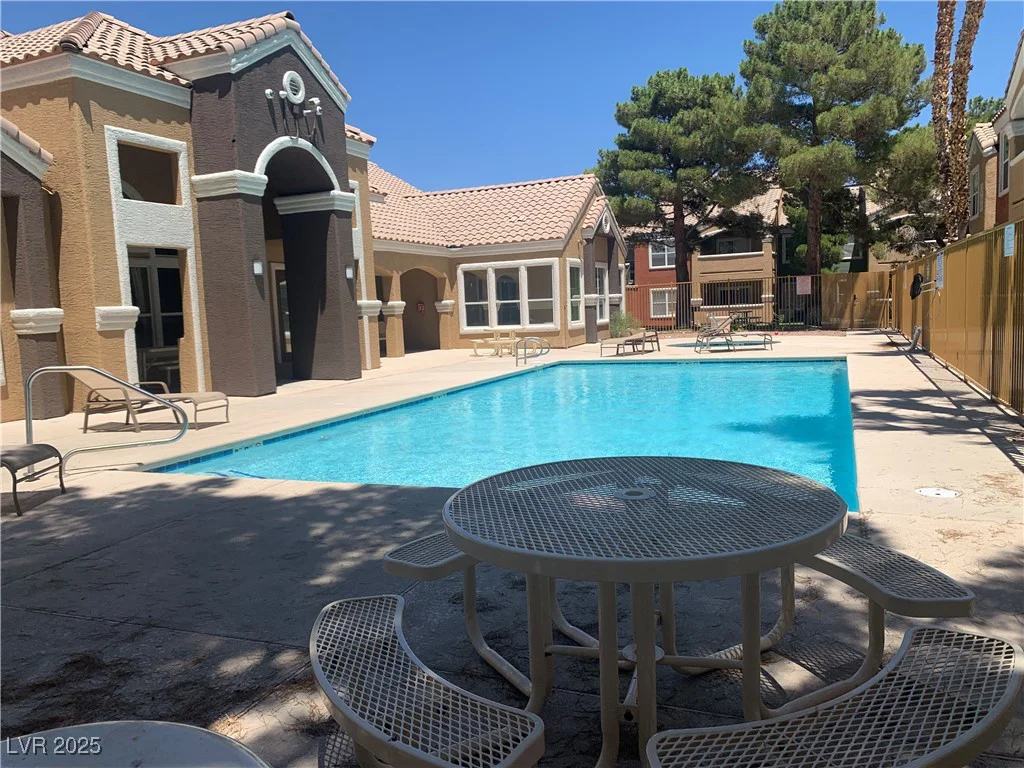 8101 Flamingo, Las Vegas, NV 89147