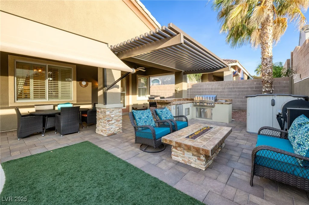 8149 Villa De La Playa, Las Vegas, NV 89131