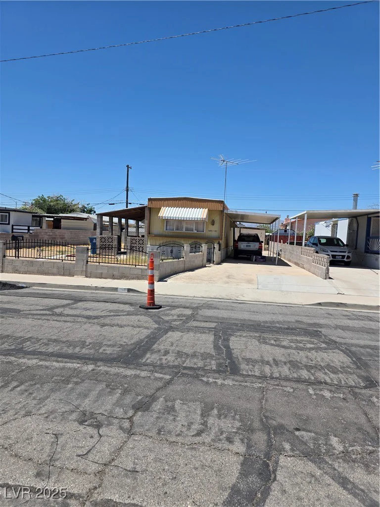6058 Glacier, Las Vegas, NV 89156