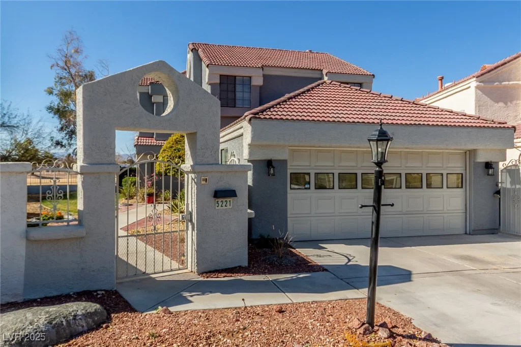 5221 Crooked River, Las Vegas, NV 89149