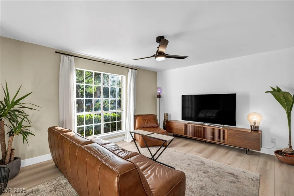 882 Tam O Shanter, Las Vegas, NV 89109