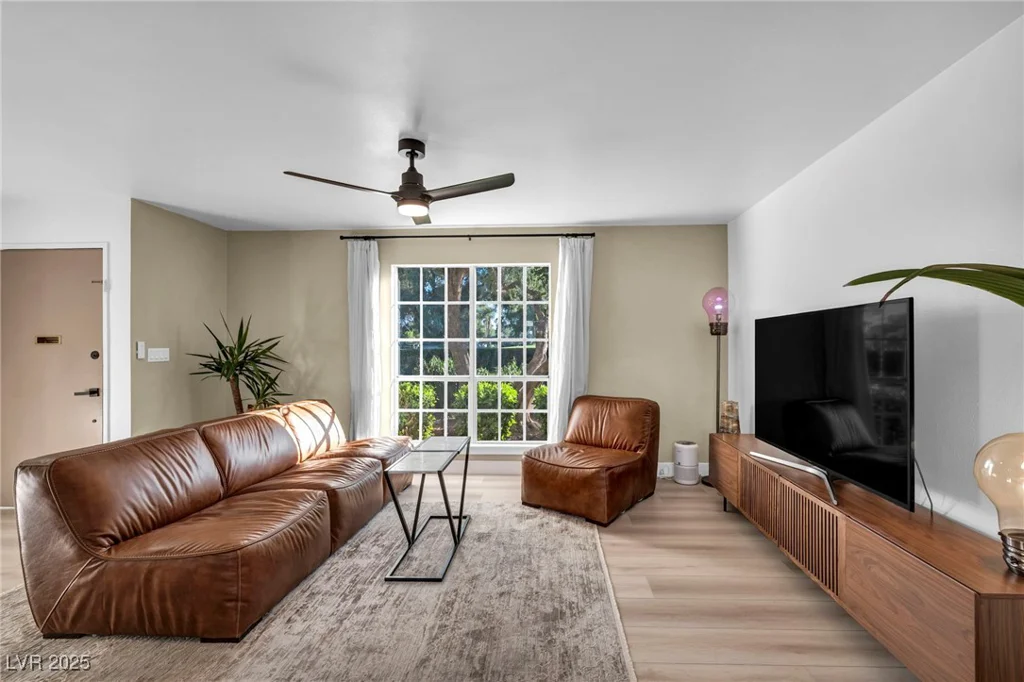 882 Tam O Shanter, Las Vegas, NV 89109