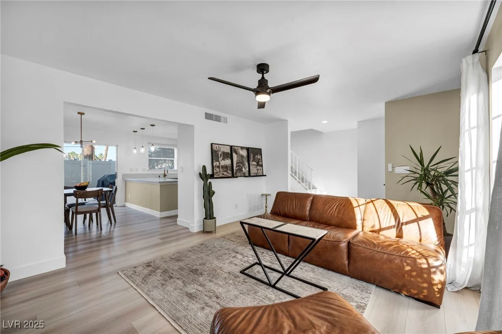 882 Tam O Shanter, Las Vegas, NV 89109