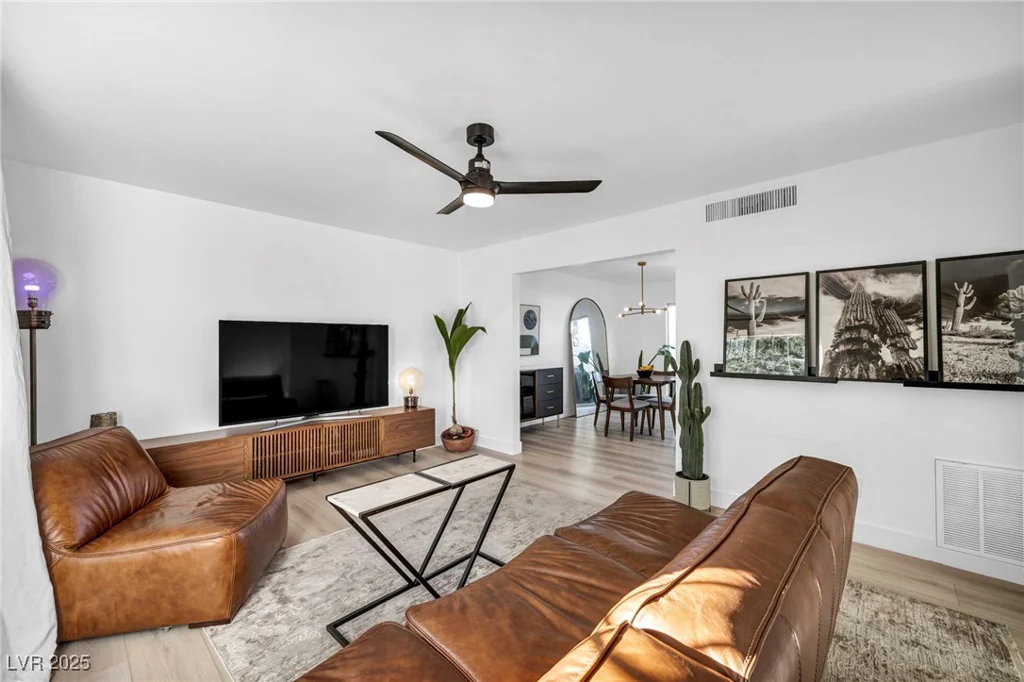 882 Tam O Shanter, Las Vegas, NV 89109