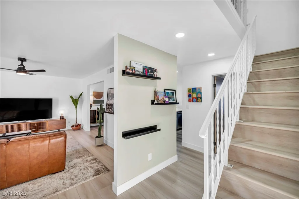 882 Tam O Shanter, Las Vegas, NV 89109