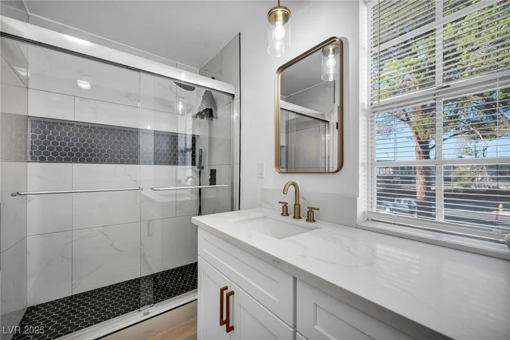 882 Tam O Shanter, Las Vegas, NV 89109