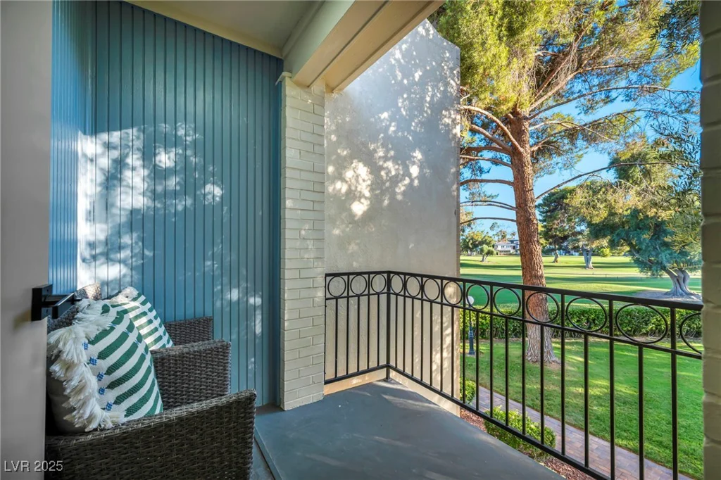 882 Tam O Shanter, Las Vegas, NV 89109