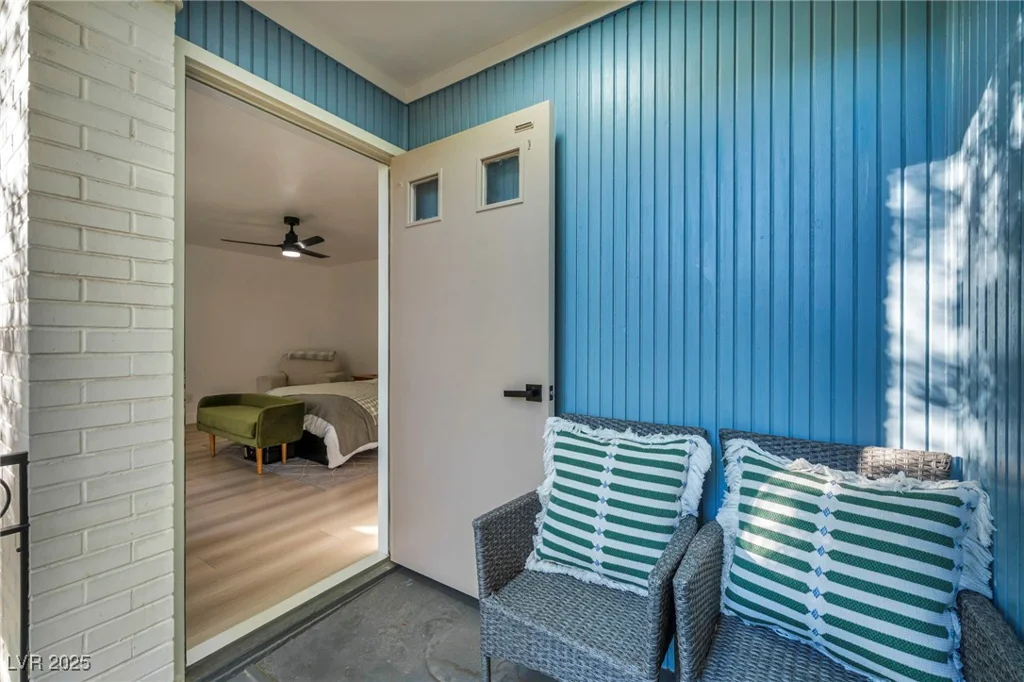 882 Tam O Shanter, Las Vegas, NV 89109