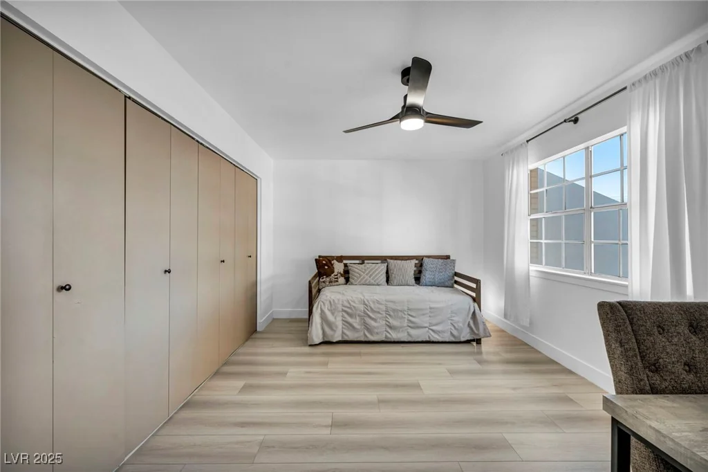 882 Tam O Shanter, Las Vegas, NV 89109