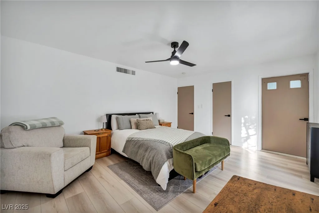 882 Tam O Shanter, Las Vegas, NV 89109