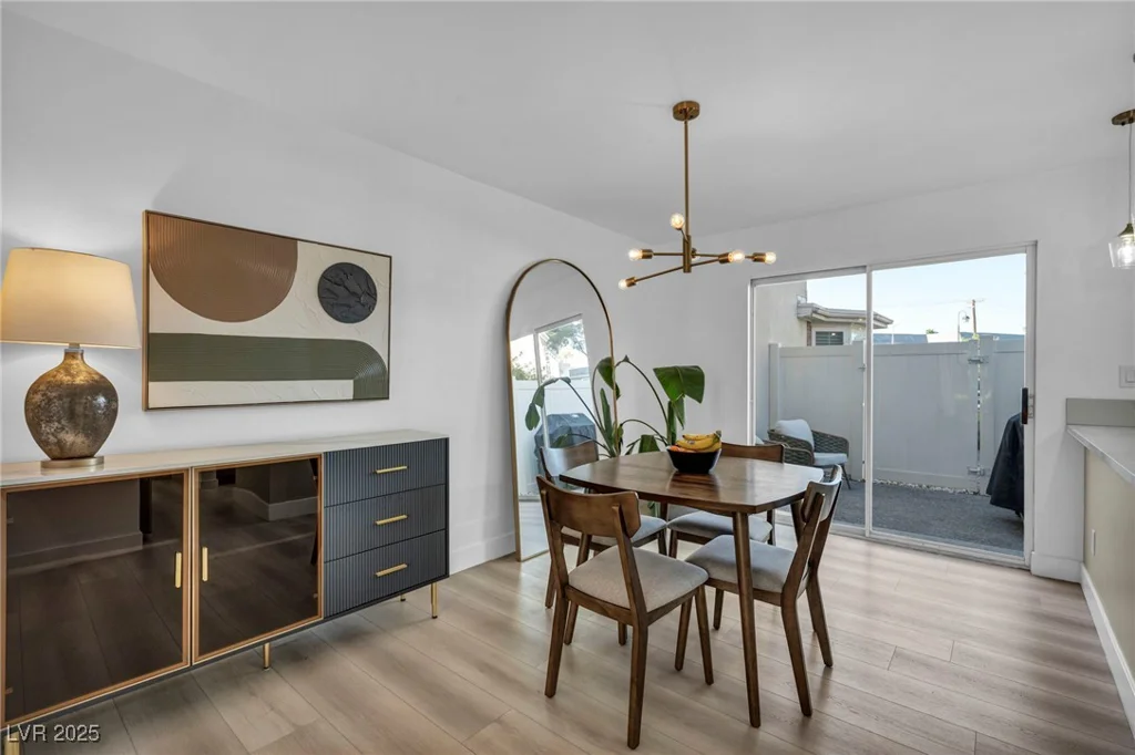 882 Tam O Shanter, Las Vegas, NV 89109